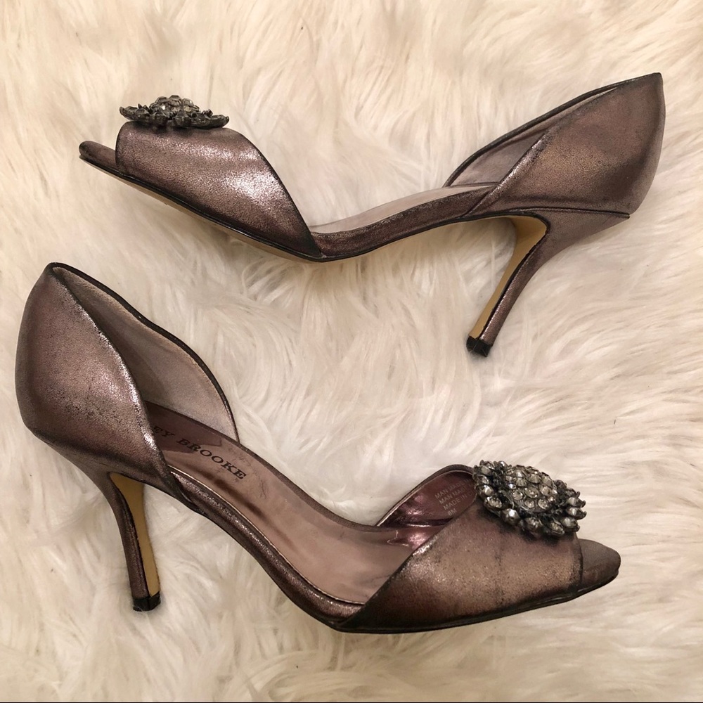 Grey Statement Heels - Picture 4 of 7